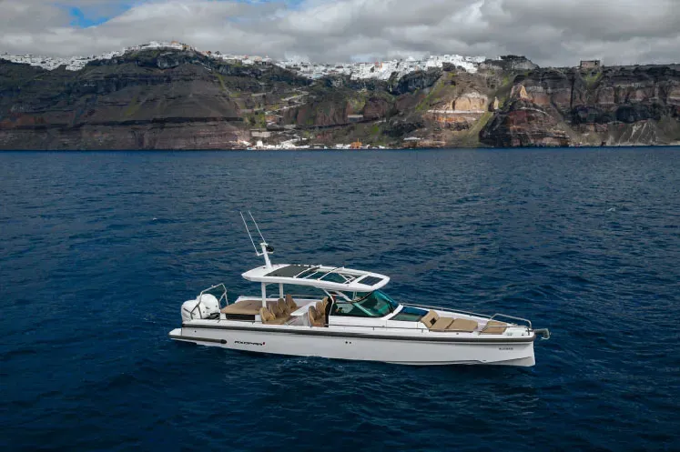 private-motor-yacht-santorini